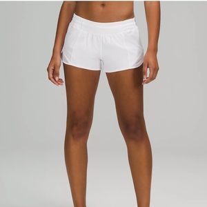 Lululemon white hotty hot shorts low rise 2.5